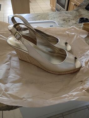 Lilly Pulitzer Metallic Gold Peep-Toe Slingback Heels 8.5